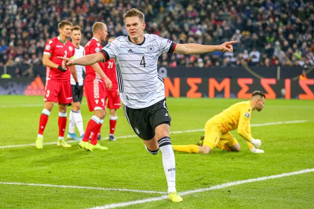 Bilder des Jahres 2019, Sport 11 November Sport Themen der Woche KW46 Fußball EM-Qualifikation Deutschland - Belarus am 16.11.2019 im Borussia-Park in Mönchengladbach Torjubel zum 1:0 durch Matthias Ginter ( Deutschland ) DFB regulations prohibit any use of photographs as image sequences and or quasi-video. *** Football European Championship qualification Germany Belarus on 16 11 2019 at Borussia Park in Mönchengladbach Goal celebration to 1 0 by Matthias Ginter Germany DFB regulations prohibit any use of photographs as image sequences and or quasi video xSBx