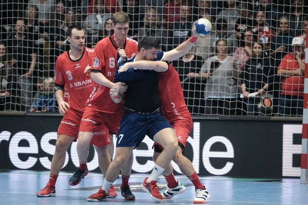 Handball, EHF Cup, MT Melsungen - Olympiakos Piräus 17.11.2019 xkhx Melsungen Men s EHF Cup 2019 20, 3. Qualifikationsrunde: MT Melsungen Olympiacos SFP (GRE), Marino Maric (3, MT Melsungen), Finn Lemke (6, MT Melsungen) gegen Karampourniotis (Olympiacos)