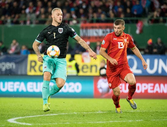 16.11.2019, Ernst Happel-Stadion, Wien, AUT, UEFA EM Qualifikation, Oesterreich vs Nordmazedonien, Gruppe G, im Bild Marko Arnautovic (AUT) und Stefan Ristovski (MKD) during the UEFA European Championship, EM, Europameisterschaft qualification, group G match between Austria and Nordmazedonien at the Ernst Happel-Stadion in Vienna, Austria on 2019 11 16. Wien