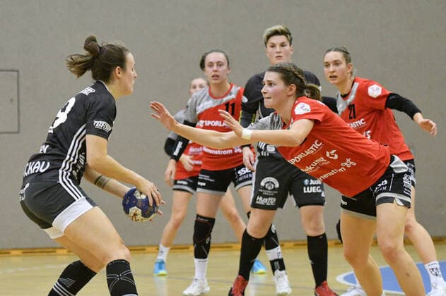 Lisa Felsberger (BSV Sachsen Zwickau) li. und Julia Bauer (TG Nuertingen) re., BSV Sachsen Zwickau vs. TG Nuertingen, 2. Handball-Bundesliga, Frauen, 16.11.2019, BSV Sachsen Zwickau vs. TG Nuertingen, 2. Handball-Bundesliga, Frauen, 16.11.2019 Zwickau Copyright: xBertxHarzer xEibner-xPressefotox