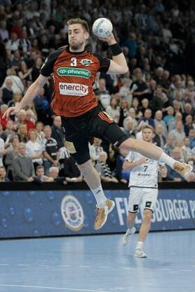 1.Handball Bundesliga THW Kiel - TSV Hannover Burgdorf, Kiel, 17.11.2019 Einzelaktion Aktion . Ganze Figur . Einzeln . Freisteller . Nejc Cehte ( Hannover ) Copyright: xBEAUTIFULxSPORTS DRPx