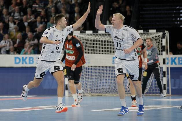 1.Handball Bundesliga THW Kiel - TSV Hannover Burgdorf, Kiel, 17.11.2019 Jubel. Harald Reinkind ( Kiel, 6 ) und Patrick Wiencek ( Kiel, 17 ) jubeln. Copyright: xBEAUTIFULxSPORTS DRPx