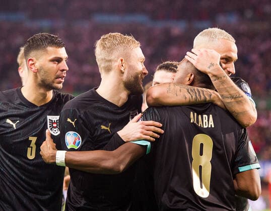 16.11.2019, Ernst Happel-Stadion, Wien, AUT, UEFA EM Qualifikation, Oesterreich vs Nordmazedonien, Gruppe G, im Bild Marko Arnautovic (AUT) umarmt David Alaba (AUT) nach dem 1:0 during the UEFA European Championship, EM, Europameisterschaft qualification, group G match between Austria and Nordmazedonien at the Ernst Happel-Stadion in Vienna, Austria on 2019 11 16. Wien
