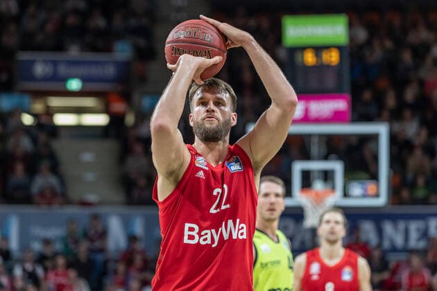 Danilo Barthel (Bayern München, 22) beim Freiwurf, 17.11.2019, München (Deutschland), Basketball, easyCredit Basketball-Bundesliga, FC Bayern München - medi Bayreuth