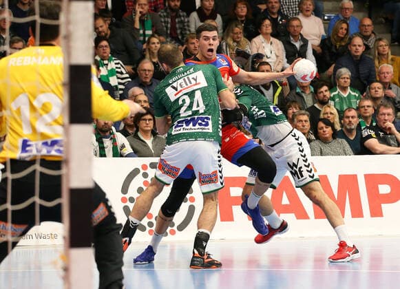 17.11.2019, Deutschland, Göppingen, Handball Bundesliga Saison 2019 2020 FRISCH AUF! Göppingen vs. HBW Balingen Weilstetten: v.l. Marcel Schiller (FAG), Lipovina Vladan (HBW), Jacob Bagersted (FAG)