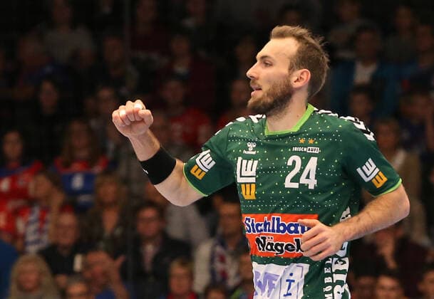 17.11.2019, Deutschland, Göppingen, Handball Bundesliga Saison 2019 2020 FRISCH AUF! Göppingen vs. HBW Balingen Weilstetten: Marcel Schiller (FAG) jubelt, Jubel