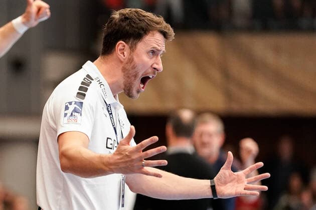 Benjamin Matschke (Ben Matschke, Trainer, Cheftrainer, Die Eulen), ist wütend, ruft, schreit, schreien, schreiend, Einzelbild, Aktion, Action, 17.11.2019, Ludwigshafen am Rhein (Deutschland), Handball, Bundesliga, TSG Ludwigshafen-Friesenheim (Die Eulen) - HSG Nordhorn-Lingen