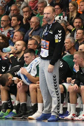17.11.2019, Deutschland, Göppingen, Handball Bundesliga Saison 2019 2020 FRISCH AUF! Göppingen vs. HBW Balingen Weilstetten: Trainer Hartmut Mayerhoffer (FAG)