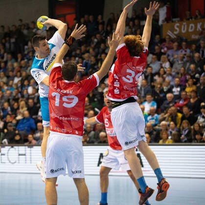 TVB Stuttgart 13 Robert Markotic vs. Bergischer HC 39 Lukas Stutzke 19 Tomas Babak TVBStuttgart vs. BergischerHC, Handball, 1.Bundesliga, 2019 2020 17.11.2019 Stuttgart Copyright: xEibner-Pressefoto RogerxBuerkex EP_RBE