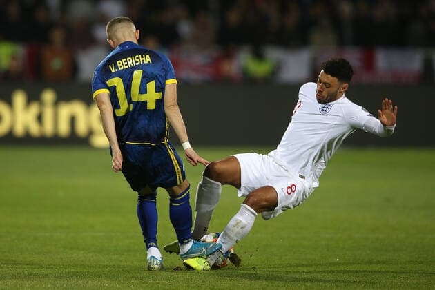Kosovo v England UEFA EURO, EM, Europameisterschaft,Fussball 2020 Qualifiers Alex Oxlade-Chamberlain of England is fouled by Valon Berisha of Kosovo during the UEFA Euro 2020 Qualifiers match at Fadil Vokrri Stadium, Prishtina Content Not Available For UK Newspapers Copyright: xPaulxChestertonx FIL-13875-0028