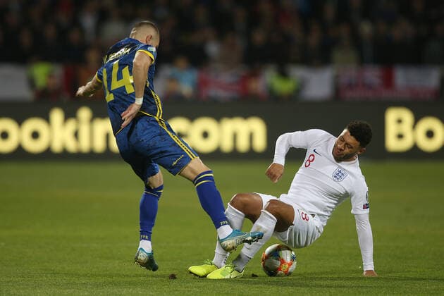 Kosovo v England UEFA EURO, EM, Europameisterschaft,Fussball 2020 Qualifiers Alex Oxlade-Chamberlain of England is fouled by Valon Berisha of Kosovo during the UEFA Euro 2020 Qualifiers match at Fadil Vokrri Stadium, Prishtina Content Not Available For UK Newspapers Copyright: xPaulxChestertonx FIL-13875-0029