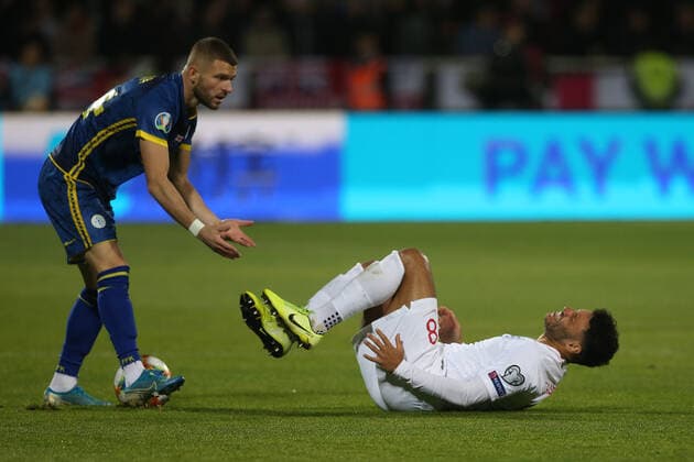 Kosovo v England UEFA EURO, EM, Europameisterschaft,Fussball 2020 Qualifiers Alex Oxlade-Chamberlain of England is fouled by Valon Berisha of Kosovo during the UEFA Euro 2020 Qualifiers match at Fadil Vokrri Stadium, Prishtina Content Not Available For UK Newspapers Copyright: xPaulxChestertonx FIL-13875-0030