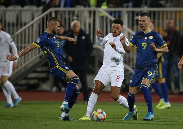Kosovo v England UEFA EURO, EM, Europameisterschaft,Fussball 2020 Qualifiers Alex Oxlade-Chamberlain of England, Valon Berisha of Kosovo and Bersant Celina of Kosovo in action during the UEFA Euro 2020 Qualifiers match at Fadil Vokrri Stadium, Prishtina Content Not Available For UK Newspapers Copyright: xPaulxChestertonx FIL-13875-0032