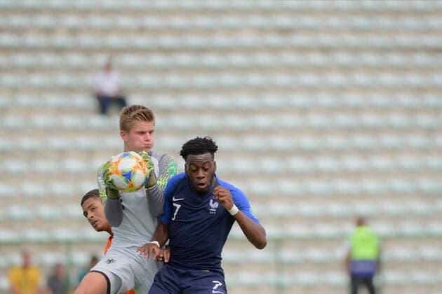 Fußball, U17 WM, Niederlande - Frankreich Sub 17 Holanda e França BRASÍLIA, DF - 17.11.2019: SUB 17 HOLANDA E FRANÇA - Calvin Raatsie and Arnaud Kalimuendo-muinga during U17, U 17 Netherlands and France. Match valid for the 3rd place match in the FIFA U17 World Cup. Bezerrão Stadium. Brasilia DF. (Photo: Reinaldo Reginato Fotoarena) x1833239x  ReinaldoxReginato