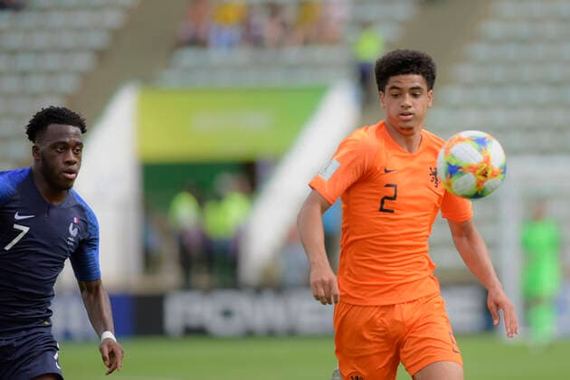 Fußball, U17 WM, Niederlande - Frankreich Sub 17 Holanda e França BRASÍLIA, DF - 17.11.2019: SUB 17 HOLANDA E FRANÇA - Arnaud Kalimuendo-muinga and Ki-jana Hoever during Under 17 Netherlands and France. Match valid for the 3rd place match in the FIFA U17, U 17 World Cup. Bezerrão Stadium. Brasilia DF. (Photo: Reinaldo Reginato Fotoarena) x1833240x  ReinaldoxReginato