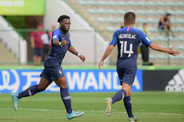 Fußball, U17 WM, Niederlande - Frankreich Sub 17 Holanda e França BRASÍLIA, DF - 17.11.2019: SUB 17 HOLANDA E FRANÇA - Arnaud Kalimuendo-muinga scores for France during Under 17 Netherlands and France. Match valid for the 3rd place match in the FIFA U17, U 17 World Cup. Bezerrão Stadium. Brasilia DF. (Photo: Reinaldo Reginato Fotoarena) x1833248x  ReinaldoxReginato