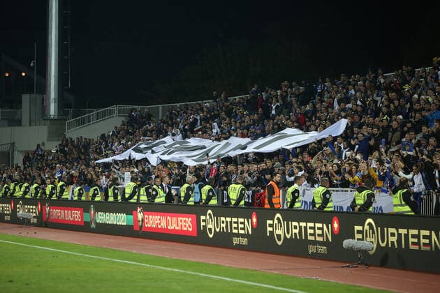 Kosovo v England UEFA EURO, EM, Europameisterschaft,Fussball 2020 Qualifiers The Kosovo fans at the end of the UEFA Euro 2020 Qualifiers match at Fadil Vokrri Stadium, Prishtina Content Not Available For UK Newspapers Copyright: xPaulxChestertonx FIL-13875-0088
