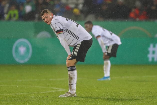 Fussball U21, U 21 Junioren EM-Qualifikation - 2019 - Deutschland vs. Belgien - 17-11-2019 Luca Kilian (Deutschland U21 15) nach dem Spiel, beim U21-Junioren EM-Qualifikation Fussballspiel zwischen Deutschland und Belgien, am Sonntag, den 17. November 2019 Schwarzwald-Stadion in Freiburg (Deutschland). *** Football U21 Junior European Championship Qualification 2019 Germany vs Belgium 17 11 2019 Luca Kilian Germany U21 15 after the match, at the U21 Junior European Championship Qualification Football match between Germany and Belgium, on Sunday, 17 November 2019 Black Forest Stadium in Freiburg Germany Copyright: xBEAUTIFULxSPORTS G.xHubbsx
