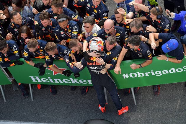 FORMULA 1 HEINEKEN GRANDE PRÃäMIO DO BRASIL 2019 17.11.2019, Autodromo Jose Carlos Pace, Interlagos, FORMULA 1 HEINEKEN GRANDE PRÃäMIO DO BRASIL 2019 , im Bild Sieger Max Verstappen (NEL 33), Aston Martin Red Bull Racing feiert mit seinem Team