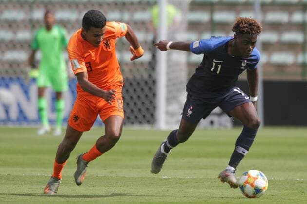 French Nathanael Mbuku (R) vies for the ball against Dutch Ian Maatsen (L) during the match for third place in the U-17 FIFA World Cup, WM, Weltmeisterschaft, Fussball between France and Netherlands, in Gama, Brazil, 17 November 2019. U-17 FIFA World Cup in Brazil !ACHTUNG: NUR REDAKTIONELLE NUTZUNG!  Copyright: xAndrexCoelhox AME6295 20191117-637096225634735156