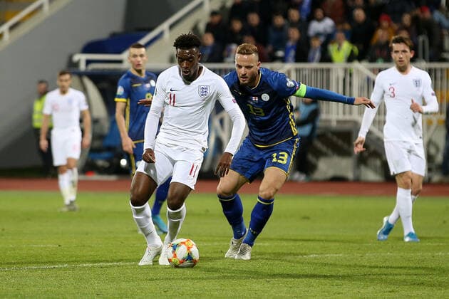 Kosovo v England UEFA EURO, EM, Europameisterschaft,Fussball 2020 Qualifiers Callum Hudson-Odoi of England and Amir Rrahmani of Kosovo in action during the UEFA Euro 2020 Qualifiers match at Fadil Vokrri Stadium, Prishtina Content Not Available For UK Newspapers Copyright: xPaulxChestertonx FIL-13875-0194