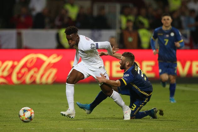 Kosovo v England UEFA EURO, EM, Europameisterschaft,Fussball 2020 Qualifiers Callum Hudson-Odoi of England and Fidan Aliti of Kosovo in action during the UEFA Euro 2020 Qualifiers match at Fadil Vokrri Stadium, Prishtina Content Not Available For UK Newspapers Copyright: xPaulxChestertonx FIL-13875-0208