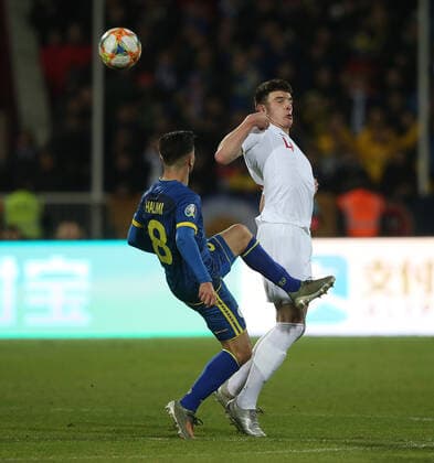 Kosovo v England UEFA EURO, EM, Europameisterschaft,Fussball 2020 Qualifiers Declan Rice of England and Besar Halimi of Kosovo in action during the UEFA Euro 2020 Qualifiers match at Fadil Vokrri Stadium, Prishtina Content Not Available For UK Newspapers Copyright: xPaulxChestertonx FIL-13875-0250