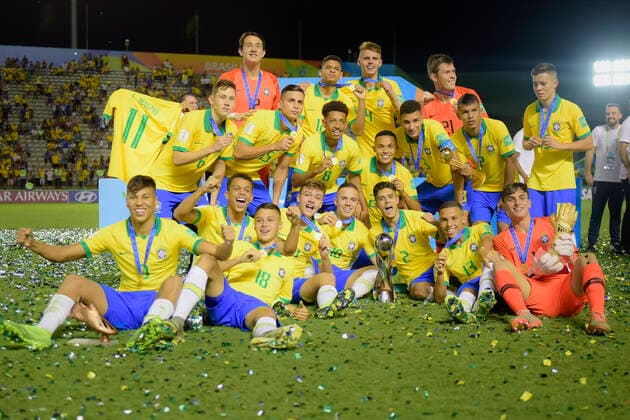 Sport Bilder des Tages Sub 17 Mexico e Brasil BRASÍLIA, DF - 17.11.2019: SUB 17 MEXICO E BRASIL - Brazilian team celebrates victory over Mexico and the conquest of the FIFA U17, U 17 FIFA World Cup, WM, Weltmeisterschaft, Fussball 2019. Bezerrão Stadium. Brasilia DF. (Photo: Reinaldo Reginato Fotoarena) x1833734x  ReinaldoxReginato