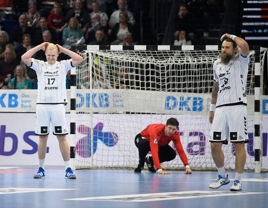 Ärger (von links): Patrick Wiencek, Niklas Landin Jacobsen, Pavel Horak (alle THW Kiel), Handball-Bundesliga, Liqui-Moly-HBL, Männer, 13. Spieltag, TSV Hannover-Burgdorf), 17.11.19 Kiel Sparkassen Arena Schleswig-Holstein Germany