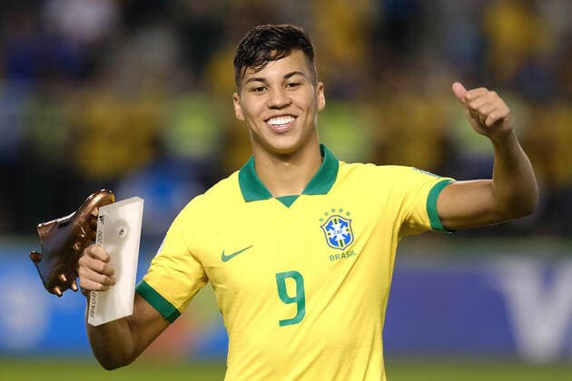 FuÃŸball, U17 WM Finale, Brasilien - Mexiko 17th November 2019; Bezerrao Stadium, Brasilia, Distrito Federal, Brazil; Final FIFA U-17 World Cup Final match 2019, Mexico versus Brazil; Kaio Jorge of Brazil celebrates receiving the Bronze Boot as third best scorer in the competition  ActionPlus12189547 AdalbertoxMarques