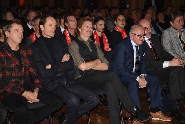 18.11.2019 GER, Frankfurt am Main, Verleihung des Julius Hirsch Preis des DFB (Deutscher Fußball-Bund) die Kult-Band die Toten Hosen mit Sänger Campino direkt neben DFB Präsident Friedrich Walter Fritz Keller