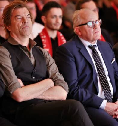 18.11.2019 GER, Frankfurt am Main, Verleihung des Julius Hirsch Preis des DFB (Deutscher Fußball-Bund) die Kult-Band die Toten Hosen mit Sänger Campino direkt neben DFB Präsident Friedrich Walter Fritz Keller