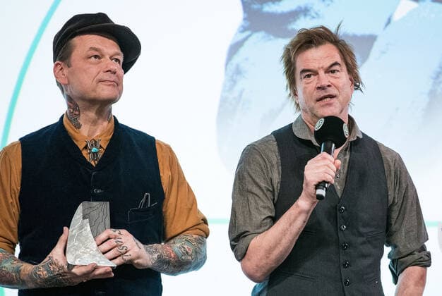 18.11.2019, xfux, Fussball Ehrenpreis, Verleihung des Julius Hirsch Preises 2019, emonline, emspor, v.l. Kuddel alias Andreas von Hols (Promi Musiker Bassist der Gruppe Band Rockband Die Toten Hosen), Campino alias Andreas Frege (Promi Musiker Saenger der Gruppe Band Rockband Die Toten Hosen) Frankfurt am Main