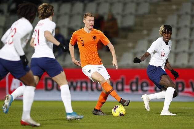 (L-R), Ebere Eze of England U21, U 21 Conor Gallagher of England U21, Perr Schuurs of the Netherlands U21, Trevoh Chalobah of England U21 during the International Friendly, Länderspiel, Nationalmannschaft match between The Netherlands U21 and England U21 at the Vijverberg stadium on November 19, 2019 in Doetinchem, The Netherlands International Friendly 2019 2020 xVIxANPxSportx xJeroenxPutmansxIVx 401877357