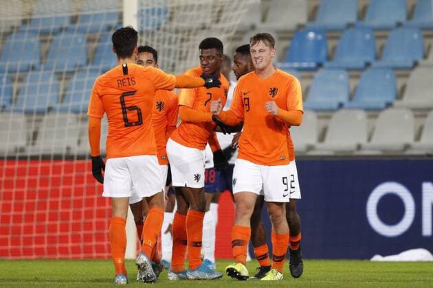 Kaj Sierhuis of the Netherlands U21, U 21 (R) during the International Friendly, Länderspiel, Nationalmannschaft match between The Netherlands U21 and England U21 at the Vijverberg stadium on November 19, 2019 in Doetinchem, The Netherlands International Friendly 2019 2020 xVIxANPxSportx xJeroenxPutmansxIVx 401878339