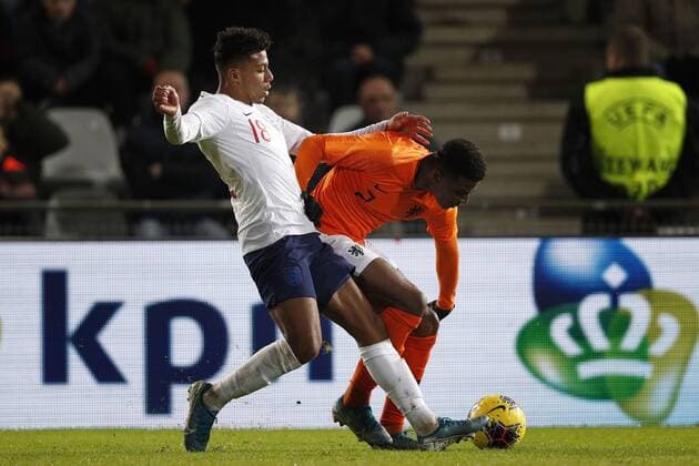 (L-R), James Justin of England U21, U 21 Javairo Dilrosun of the Netherlands U21 during the International Friendly, Länderspiel, Nationalmannschaft match between The Netherlands U21 and England U21 at the Vijverberg stadium on November 19, 2019 in Doetinchem, The Netherlands International Friendly 2019 2020 xVIxANPxSportx xJeroenxPutmansxIVx 401884704