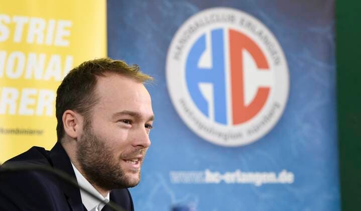 20.11.2019 - Handball - 1. Bundesliga - Saison 2019 2020 - HC Erlangen HCE - Pressekonferenz Pressetermin Medientermin - Bekanntgabe Michael Haaß als neuer Cheftrainer für die kommende Saison - - Kevin Schmidt ( Sportdirektor HC Erlangen HCE )