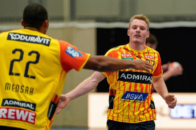 v.li.: Mads Mensah Larsen (RNL, 22), Tim Ganz (RNL, 77), jubeln über ein Tor, Jubel, Torjubel, Torerfolg, celebrate the goal, goal, celebration, Jubel ueber das Tor, optimistisch, Spielszene, Highlight, Action, Aktion, 20.11.2019, Mannheim (Deutschland), Handball, EHF-Pokal, Rhein-Neckar Löwen - SKA Minsk
