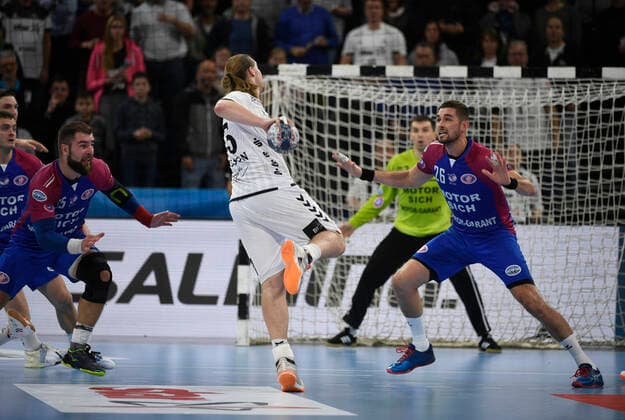 Der finale Wurf von Lukas Nilsson (THW Kiel) geht nicht ins Tor, Handball, Männer, THW Kiel vs HC Motor Saporischja (Zaporozhye), Champions-League, 9. Spieltag, Gruppenphase, 20.11.19 Kiel Sparkassen-Arena Schleswig-Holstein Germany