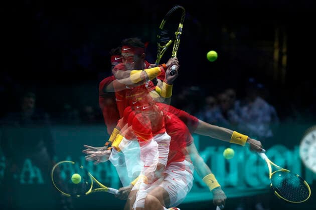 Bilder des Jahres 2019, Sport 11 November Sport Bilder des Tages Rafael Nadal of Spain plays a backhand against Borna Gojo of Croatia during Day 1 of the 2019 Davis Cup at La Caja Magica on November 18, 2019 in Madrid, Spain. (20191120934)