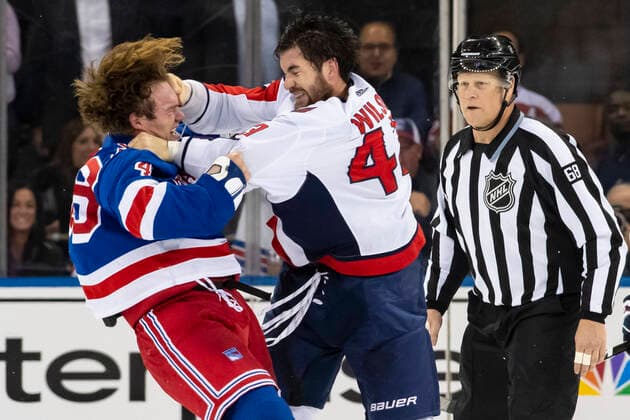 Bilder des Jahres 2019, Sport 11 November Sport Bilder des Tages November 20, 2019: Washington Capitals right wing Tom Wilson (43) connects with a punch to New York Rangers left wing Brendan Lemieux (48) as they fight during the game between The New York Rangers and The Washington Capitals at Madison Square Garden in Manhattan, New York. The New York Rangers defeat The Washington Capitals 4-1. Mandatory credit: CSM NHL, Eishockey Herren, USA 2019: Capitals vs Rangers NOV 20 - ZUMAc04_ 20191120_zaf_c04_112 Copyright: xKostasxLymperopoulosx