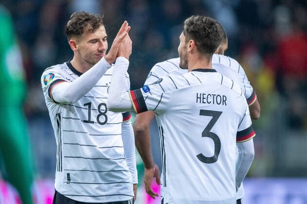 Torschuetze Leon GORETZKA (li., GER) und Jonas HECTOR (GER) freuen sich nach dem Tor zum 5:1 fuer Deutschland, Jubel, jubeln, jubelnd, Freude, cheers, celebrate, Torjubel, halbe Figur, Halbfigur, Gestik, Geste, Fussball Laenderspiel, EM-Qualifikation, Gruppe C, Deutschland (GER) - Nordirland (NIR) 6:1, am 19.11.2019 in Frankfurt Deutschland. Â