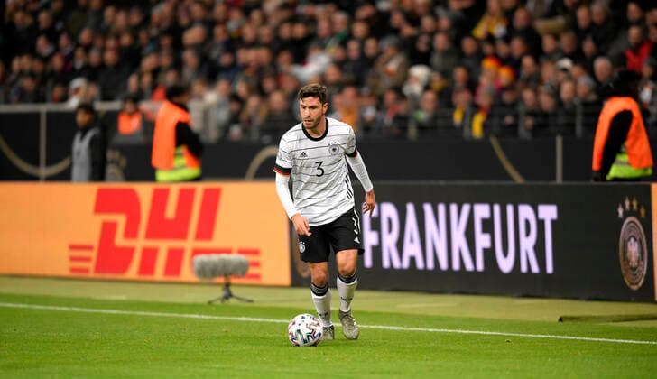 19.11.2019, Fussball, Länderspiel, EM Qualifikation, Gruppe C, 10. Spieltag, Deutschland - Nordirland, in der Commerzbank-Arena Frankfurt am Main. Jonas Hector (Deutschland) am Ball.