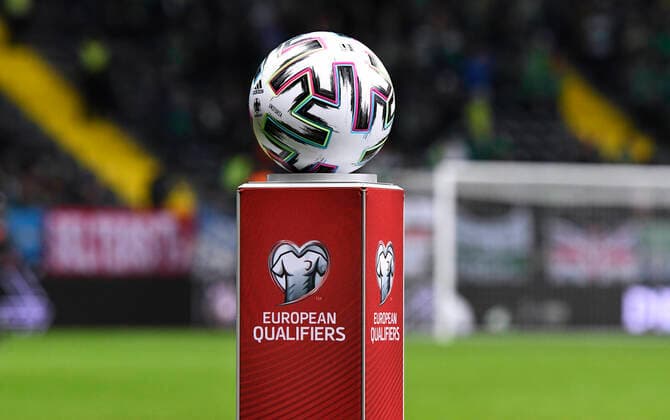 Fussball, Herren, Deutschland, Nationalmannschaft; Qualifikation zu EM 2020, Commerzbank Arena Frankfurt, Deutschland (weiss) - Nordirland (grün) 6:1; Der offizielle Spielball der EM 2020, Adidas Uniforia auf der Stele. Feature, Symbol, Symbolbild, Einzelbild. UEFA REGULATIONS PROHIBIT ANY USE OF PHOTOGRAPHS AS IMAGE SEQUENCES AND OR QUASI-VIDEO.