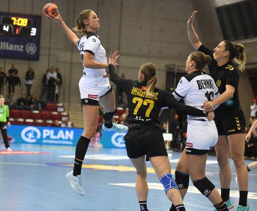 Alicia Stolle (Deutschland), Deutschland - Montenegro, Testspiel Handball Frauen-Nationalmannschaft, SCHARRena Stuttgart, 21.11.2019. Deutschland - Montenegro, Testspiel Handball Frauen-Nationalmannschaft, SCHARRena Stuttgart, 21.11.2019 Stuttgart Copyright: xMemmlerx Eibner-Pressefotox EP_mmr