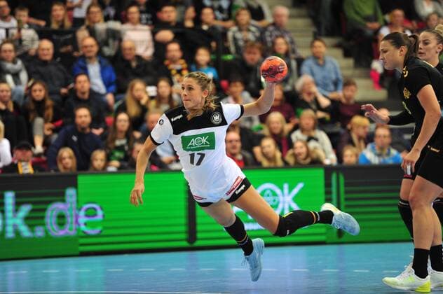 Alicia Stolle (Deutschland 17) Deutschland - Montenegro Laenderspiel Vorbereitungsspiel SCHARRena Stuttgart Baden-Wuerttemberg Deutschland Stuttgart. 21.11.19 Handball Länderspiel , Stuttgart Baden Wuerttemberg Deutschland