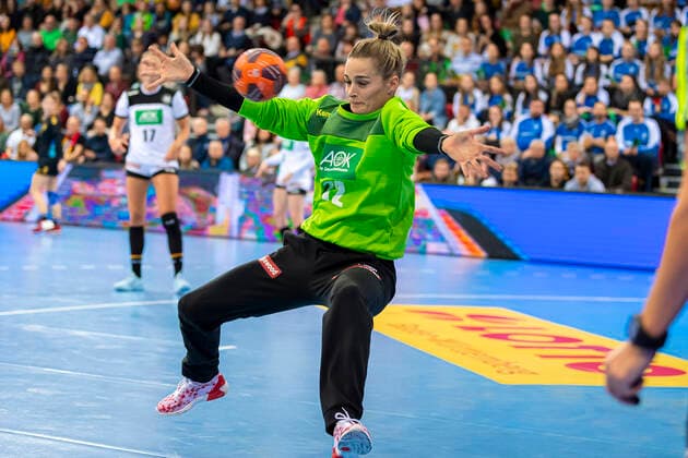 Stuttgart, Deutschland 21. November 2019: EHF Frauen Testspiel - Deutschland vs. Montenegro Torhueterin Dinah Eckerle (Deutschland SG BBM Bietigheim) Stuttgart Scharrena Deutschland