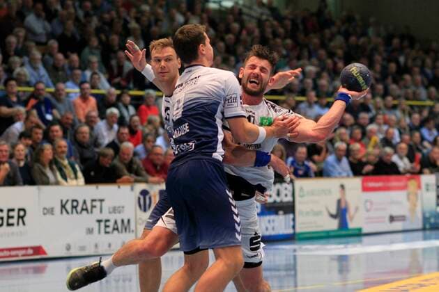 2.Bundesliga Handball VfL Luebeck-Schwartau - EHV Aue 21.11.2019, Hansehalle Luebeck, GER, 2.Bundesliga Handball VfL Luebeck-Schwartau - EHV Aue im Bild picture shows Ladislav Brykner (EHV Aue) wird von Mex Raguse VfL Luebeck-Schwartau und Fynn Ranke VfL Luebeck-Schwartau gestoppt.