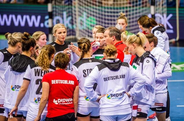 Henk Groener mit Mannschaft Deutschland - Montenegro Laenderspiel Vorbereitungsspiel SCHARRena Stuttgart Baden-Wuerttemberg Deutschland Stuttgart. 21.11.19 Handball Länderspiel , Stuttgart Baden Wuerttemberg Deutschland