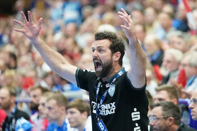 GER, 1. HBL. Herren, Bergischer HC vs. TBV Lemgo Lippe 21.11.2019, Klingenhalle, Solingen, GER, 1. HBL. Herren, Bergischer HC vs. TBV Lemgo Lippe, im Bild picture shows: Florian Kehrmann Trainer Headcoach (Lemgo), regt sich heftig auf, Gestik, Mimik,